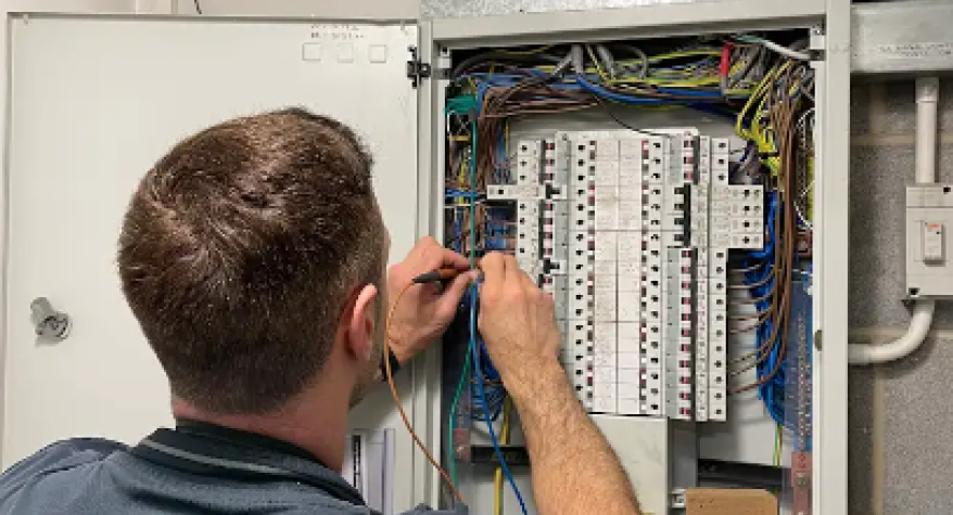 EICR Electrician Leeds