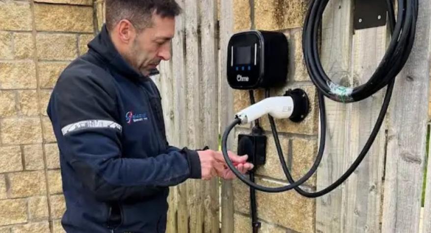 Why install a home EV charger? Advice for Leeds Homeowners. 